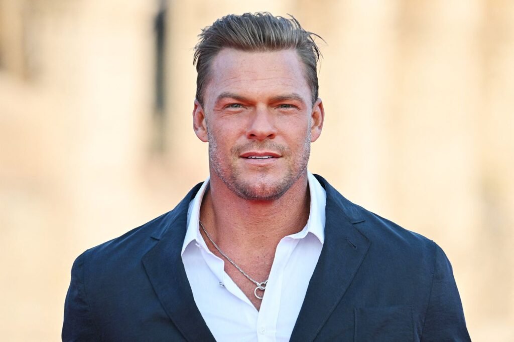 alan ritchson height, weight